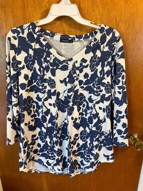 Sampeel Navy and White Floral V-Neck Blouse